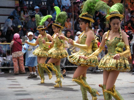Carnival_in_Bolivia_dancers Carnival_in_Bolivia_dancers