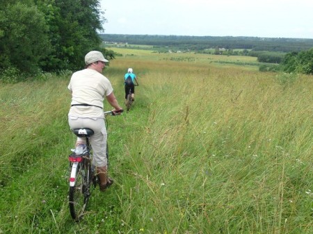 Lithuania-agritourism-Cycling-in-the-field-450x337.jpg